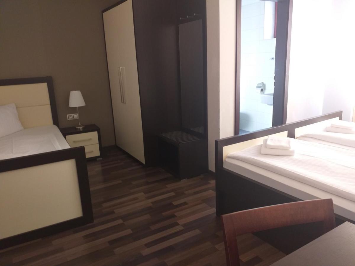 Corona 4*
